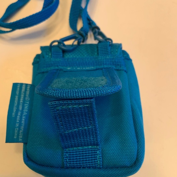 Blue Tenba camera bag w/ strap 4x3 - Picture 3 of 8